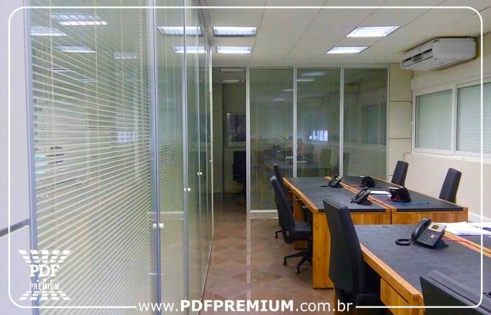 divisórias de vidro com persianas embutidas jundiaí